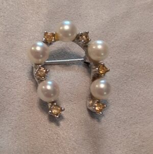 Elegant Pearl and Yellow Rhinestone Accent Brooch. 1950's